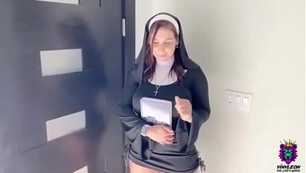 Arzularını Doyuracak Yaramaz Bir Zihin Ve Vücuda Sahip Seksi Bir Rahibe.
