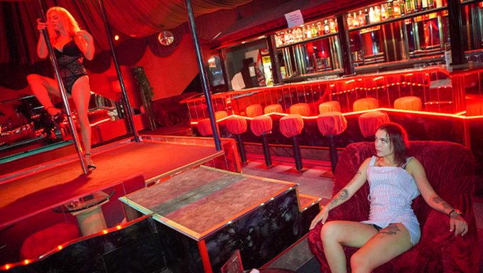 Bir Pov Castinginde Bir Sapık Milf'In Baştan Çıkarma Dansı