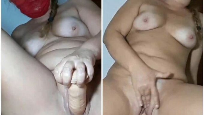 Amatör Sergici Bir Dildo Ile Tahrik Oluyor