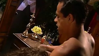 Vahşi Sahnede Retro Porno Yıldızı Heather Hunter