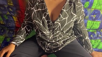 Bihari Güzeli Nagma, Bihari Sevgilisinin Aletini Bu Mms Videoda Emdirip Parmaklıyor.