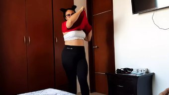 Kolombiyalı Genç Ev Yapımı Videoda Derin Boğaz Becerilerini Sergiliyor