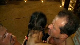 Genç Harlotlar Bitirme Okulunda Harmony'Nin Sahne 1'Den 3'Lü