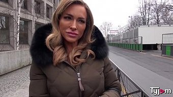 Aubrey Black'In Seksi Poposu Bu Sıcak Videoda Sikişiyor