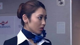 Ayu Sakurai'Nin Uçuş Görevlisi Videosunda Seksi Performansı