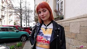 Genç Dolly Dyson'In Bir Alman Izcinin Model Işinde Sert Ve Derin Boğaz Aksiyonu
