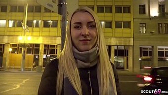 Alman Üniversite Öğrencisi Amaris, Halka Açık Alanda Yüzüne Ve Çetesine Sikişiyor