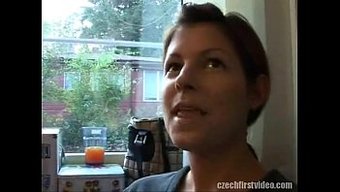 Çek Güzeli Lucie Theodorova, Seçmelerde Inanılmaz Poposunu Sergiliyor